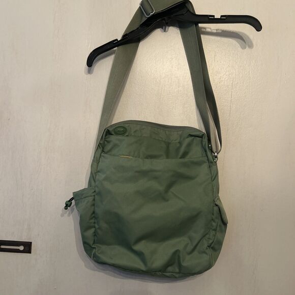 TUMI T-Tech Crossbody Messenger Bag Satchel Carry Green 5120 Preowned Has Wear - Picture 6 of 12